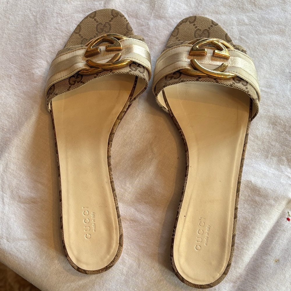 Gucci Women's Beige and Gold Slide Sandals